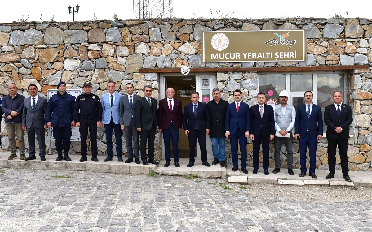 Kırşehir Valisi Hüdayar Mete Buhara, Mucur ilçesindeki tuz ocağı ve inşaatları inceledi