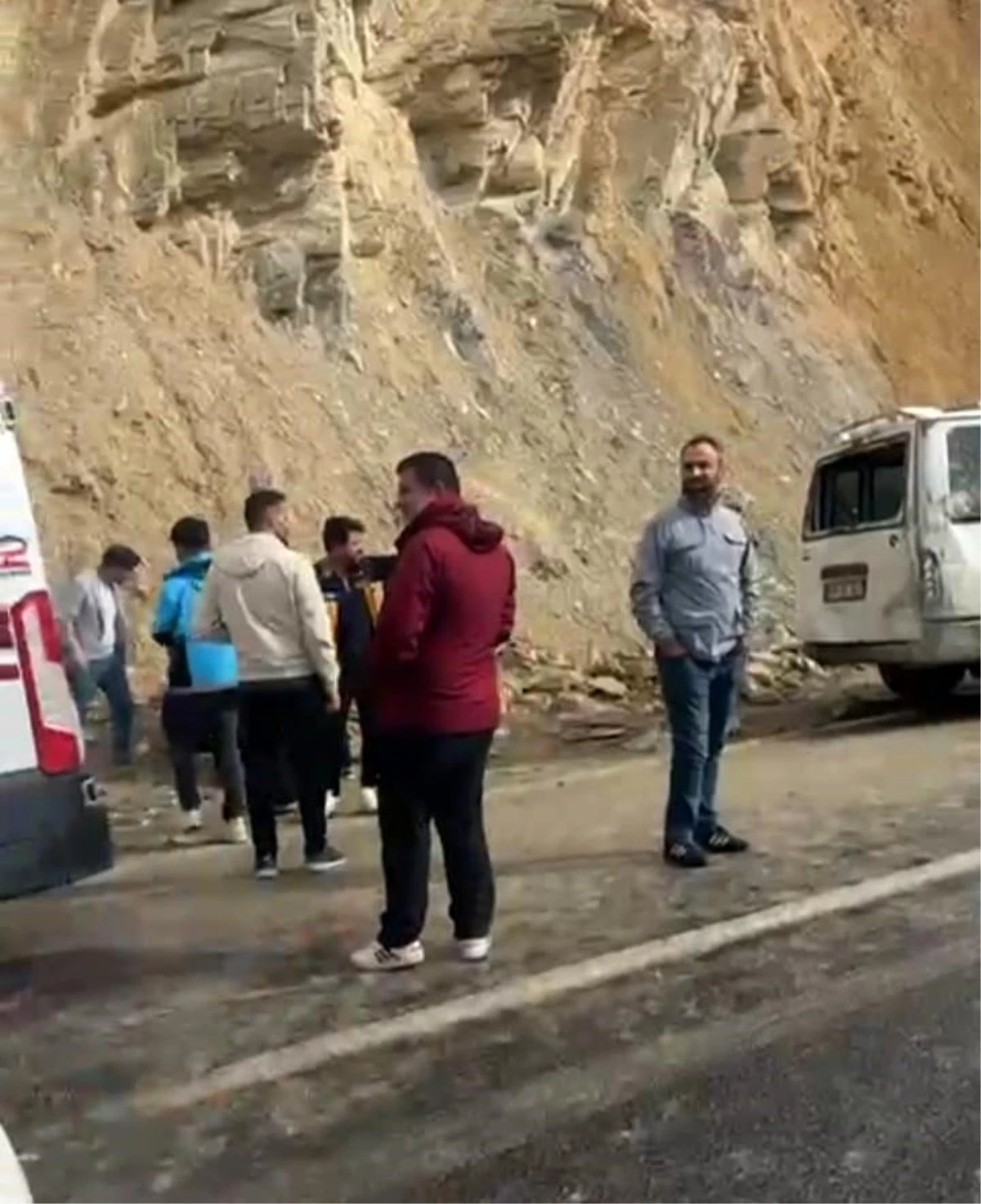 Hakkari\'de Minibüs Kazası: 6 Kişi Yaralandı