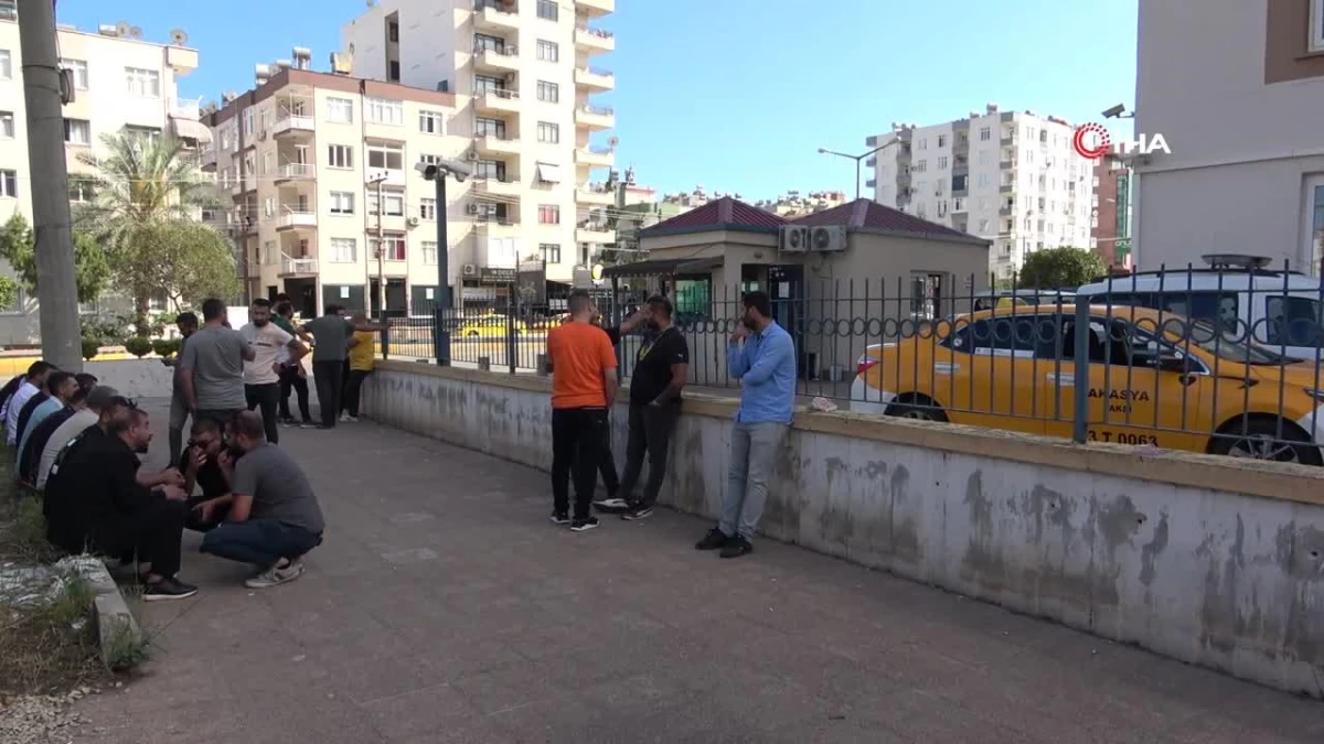 Mersin\'de taksiciyi alıkoyan biri kadın 2 kişi yakalandı