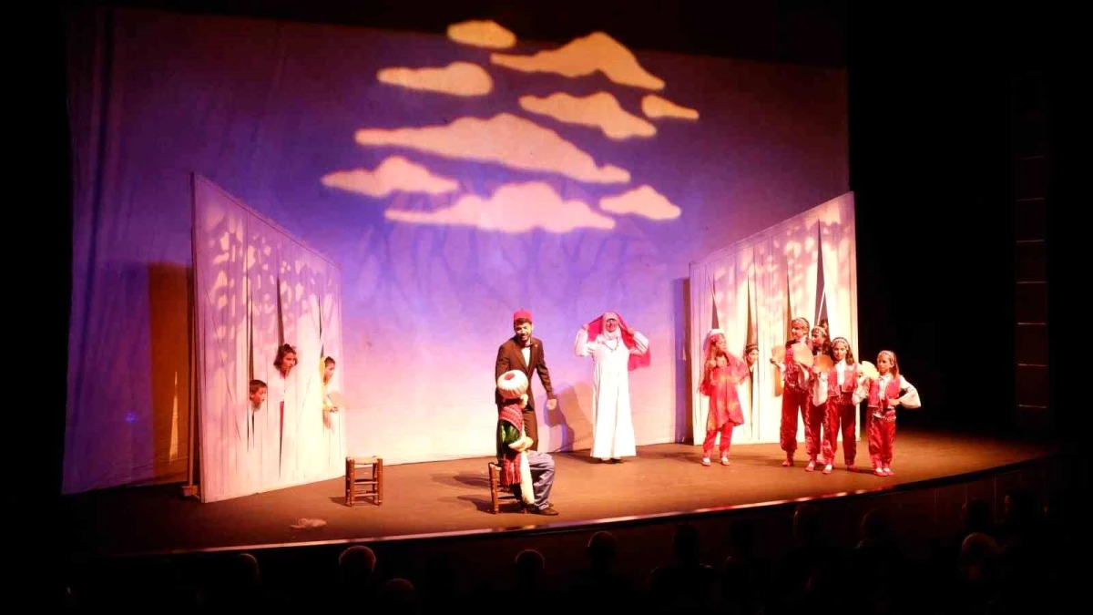 Erzurum\'da Koruma Altındaki Çocuklar Tiyatro Sahnesinde Buluştu