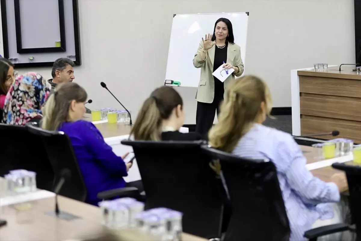 Niğde Belediyesi personeline diksiyon ve etkili iletişim semineri verildi