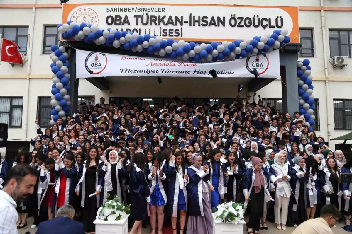 Oba Türkan-İhsan Özgüçlü Anadolu Lisesi İlk Mezunlarını Verdi