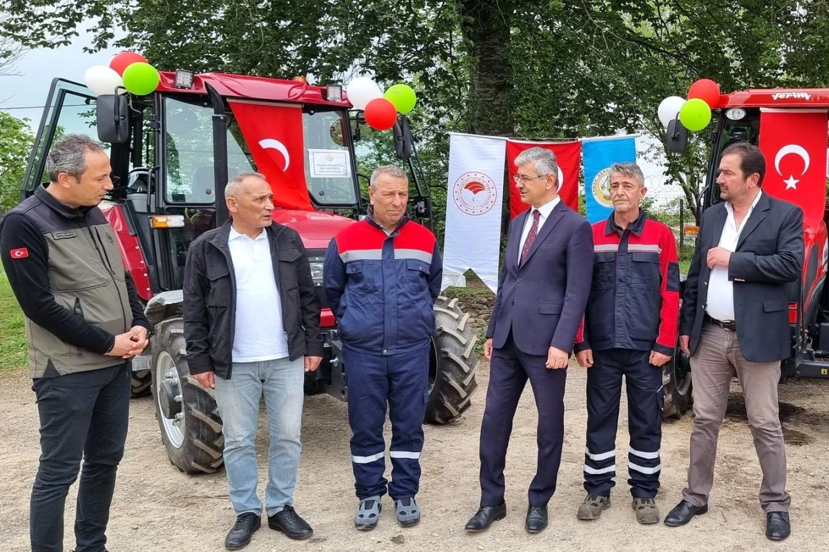 Akçakoca Orman İşletme Müdürlüğü, 2 aileye traktör kredisi desteği verdi