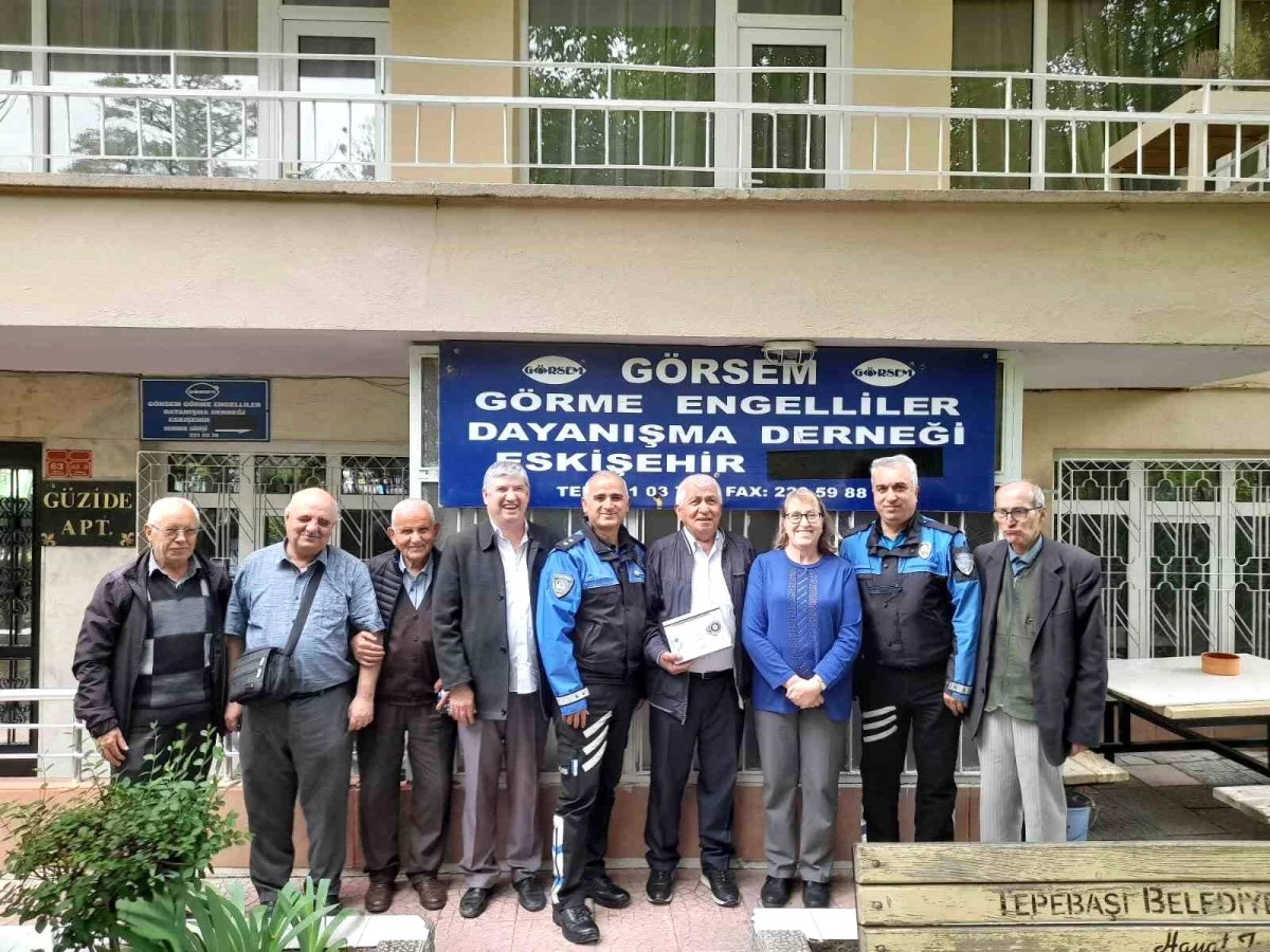 Eskişehir\'de Polis Ekipleri Engellilere Ziyaretlerde Bulundu