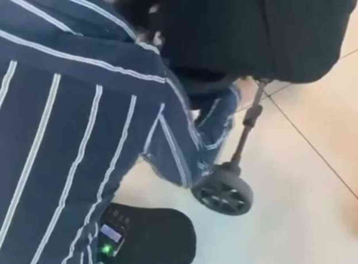 Pusetin altına sakladılar! Bebek arabasının altından 73 kilo külçe altın çıktı Pusetin altına sakladılar! Bebek arabasının altından 73 kilo külçe altın çıktı