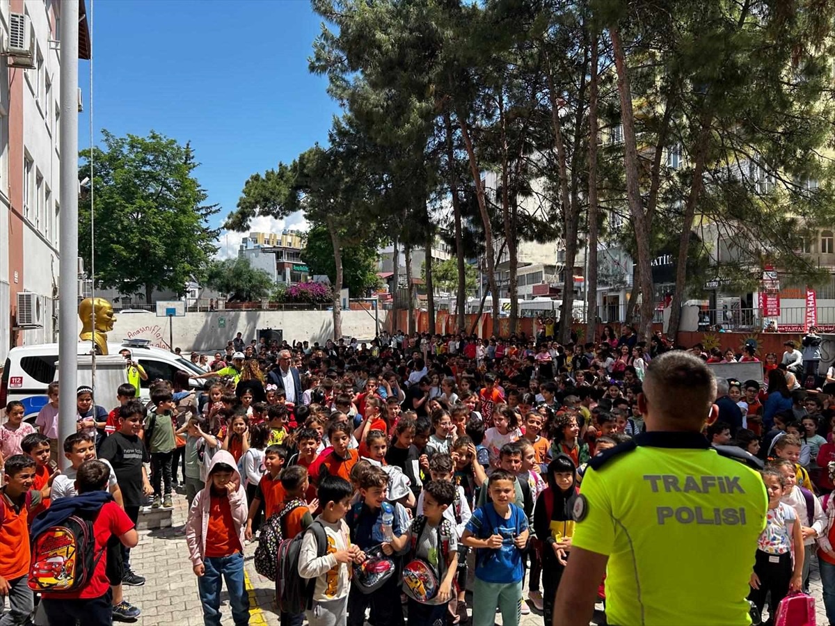 Samandağ\'da Öğrencilere Trafik Eğitimi Verildi