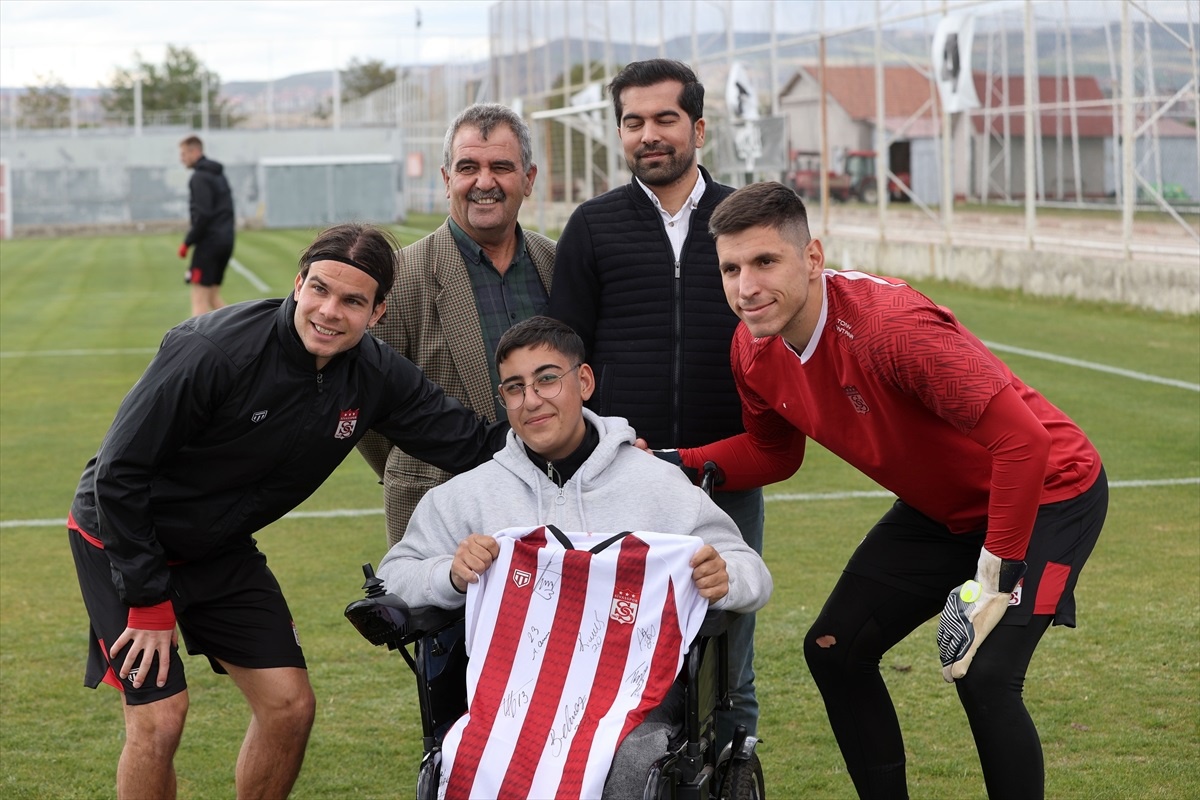 EMS Yapı Sivasspor\'da 20 oyuncunun sözleşmesi sezon sonunda bitecek
