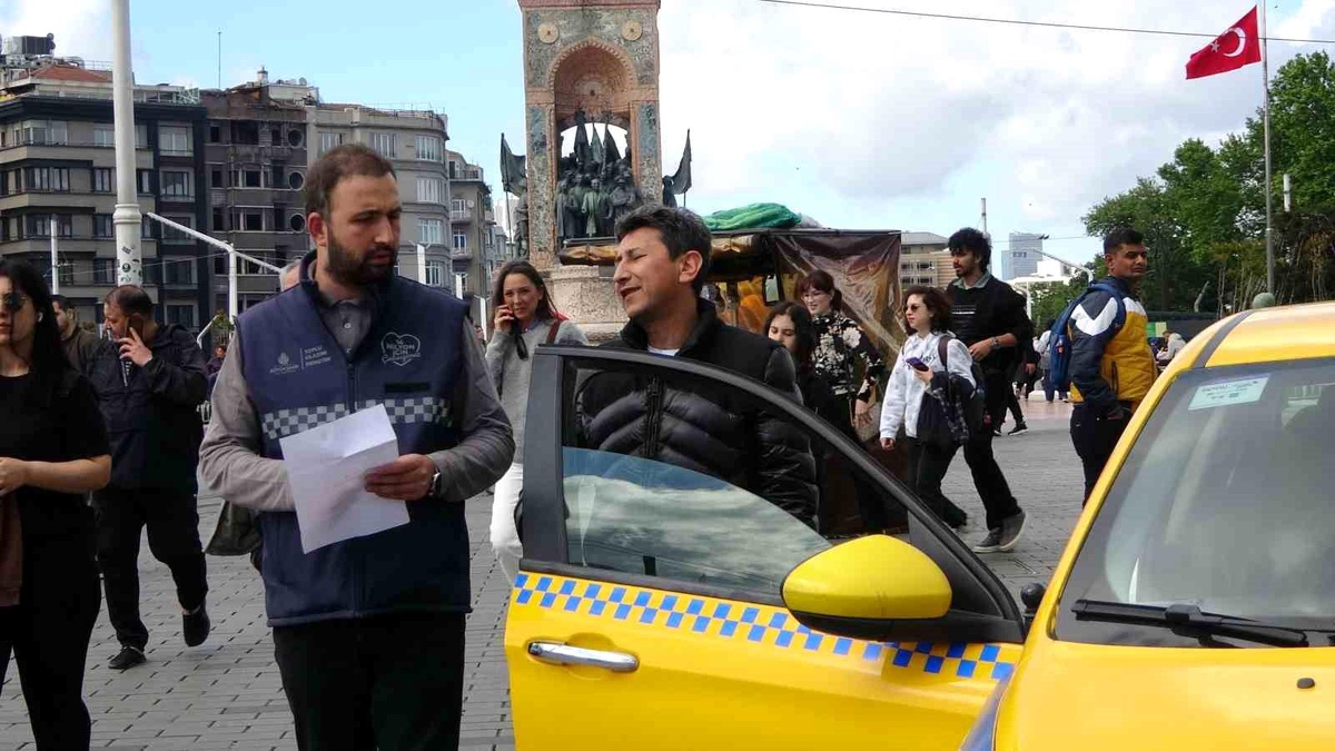 Taksim Meydanı\'nda Ticari Taksi Denetimi