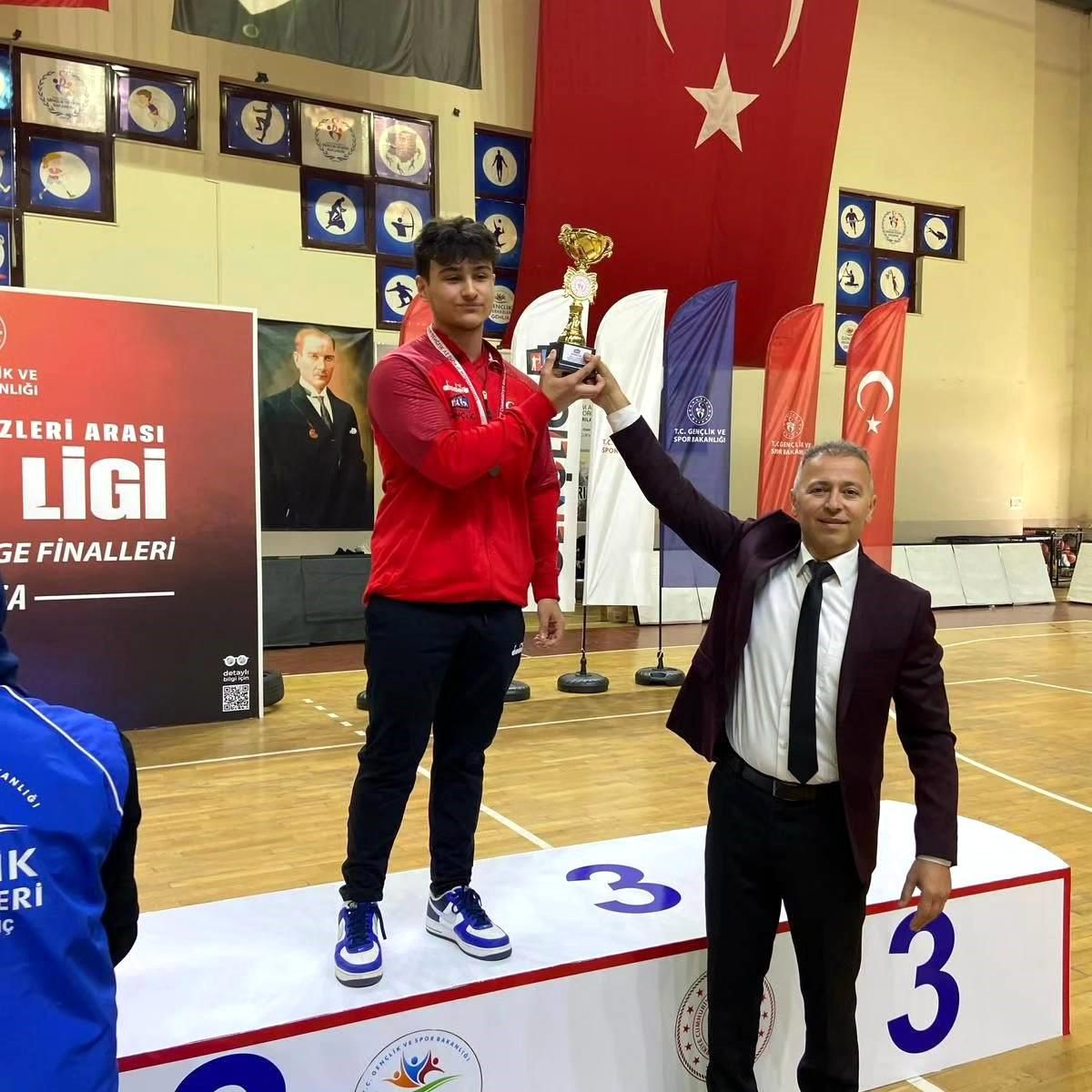 Bilecikli Sporcu Arda Arabacı Masa Tenisi Turnuvası\'ndan Bronz Madalya İle Döndü