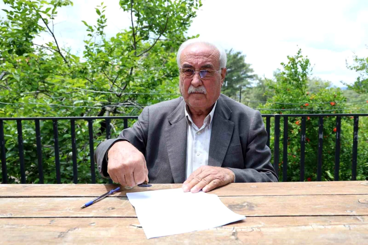 Kozan\'da 10 dönem muhtarlık yapan 75 yaşındaki Mehmet Avcı yeniden göreve seçildi