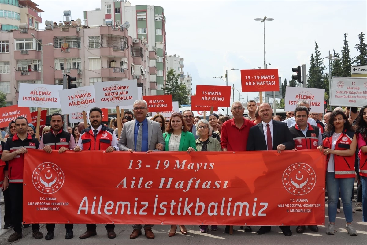 Adana ve Mersin\'de Aile Haftası etkinlikleri kapsamında yürüyüş düzenlendi