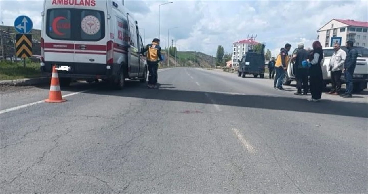Eleşkirt\'te Ambulansın Çarptığı Kişi Ağır Yaralandı