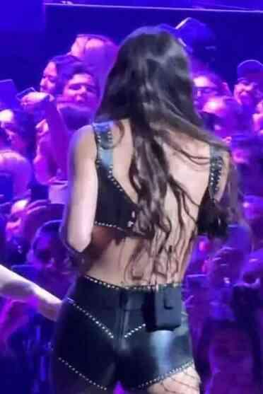 Amerikalı şarkıcı Olivia Rodrigo, konser sırasında sutyeni açılınca ne yapacağını şaşırdı Amerikalı şarkıcı Olivia Rodrigo, konser sırasında sutyeni açılınca ne yapacağını şaşırdı