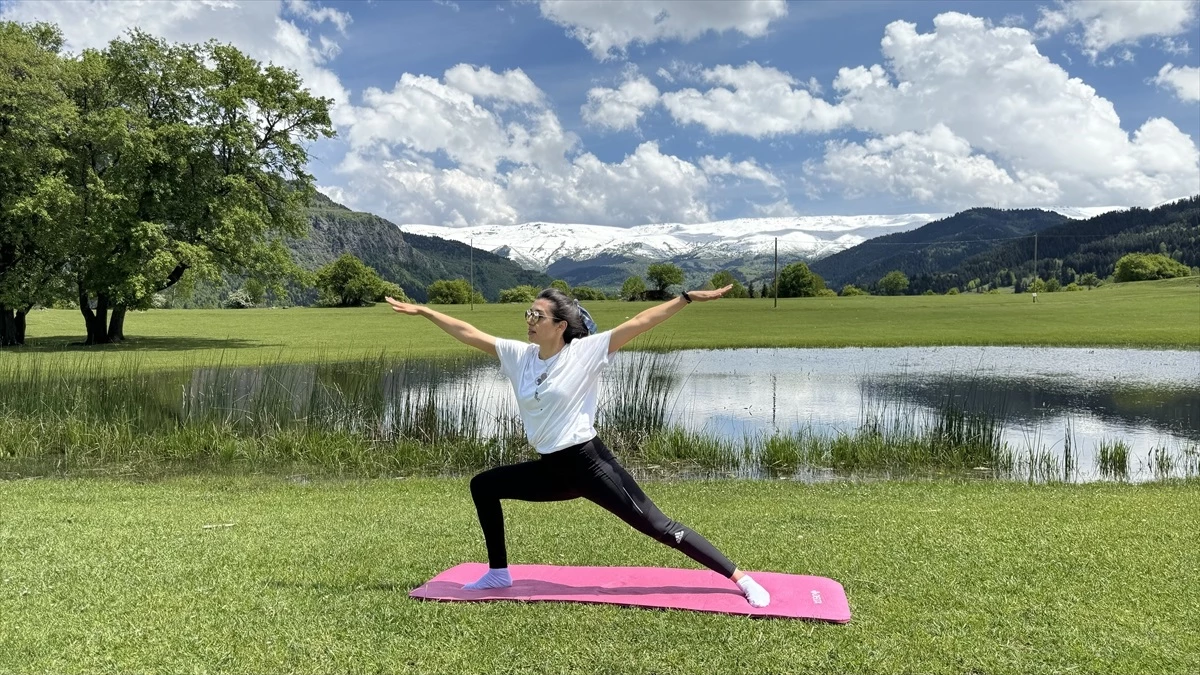 Artvin\'de Gençlik Haftası etkinlikleri kapsamında yoga yapıldı