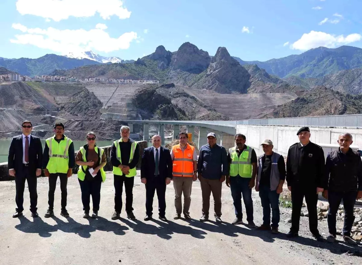 Artvin Valisi Yusufeli Merkez Viyadüğü\'nde incelemelerde bulundu