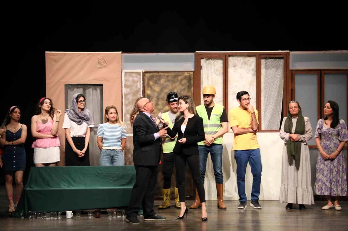 Aydın Büyükşehir Belediyesi Şehir Tiyatrosu \'Bardakçı Baba\' Oyunuyla Seyircilerin Karşısına Çıktı