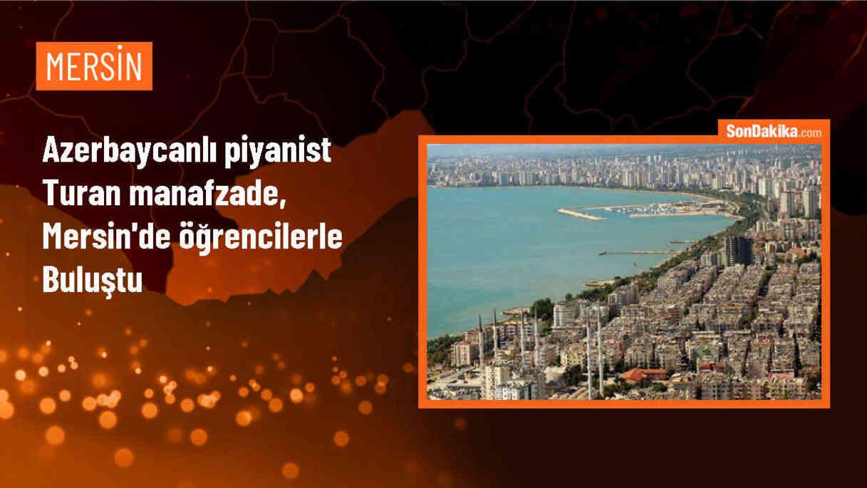 Azerbaycanlı Orkestra Şefi ve Piyanist Turan Manafzade, Mersin\'de Öğrencilerle Marş Seslendirdi