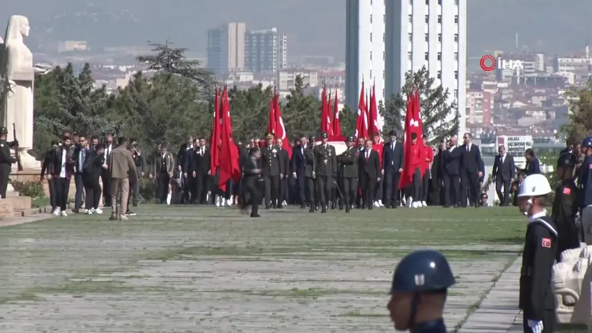 Bakan Bak, Anıtkabir\'i ziyaret etti