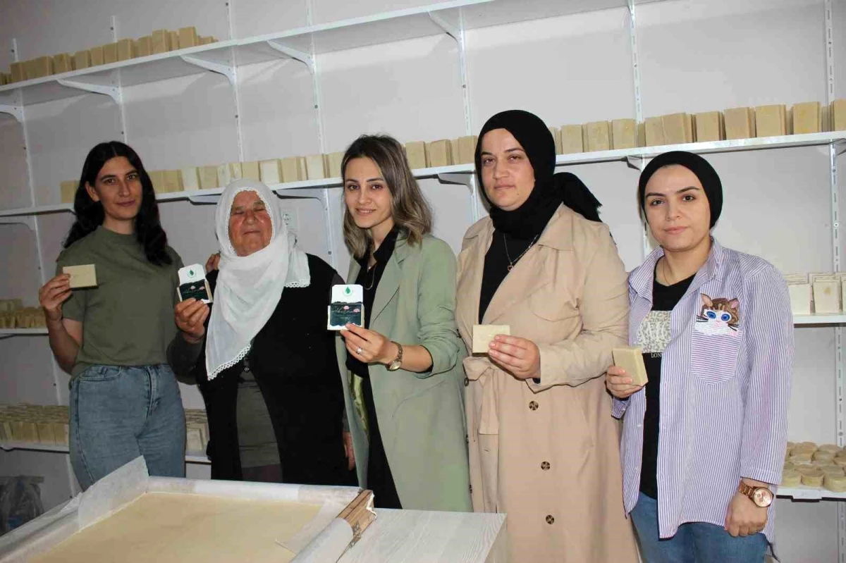Diyarbakır\'da Kadınlar Kaplıca Suyundan Ürettikleri Sabunlarla Aile Bütçesine Katkı Sağlıyor