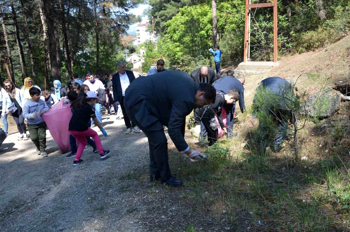 Tokat\'ta Engelliler Haftası kapsamında çevre temizliği ve fidan dikimi etkinliği gerçekleştirildi