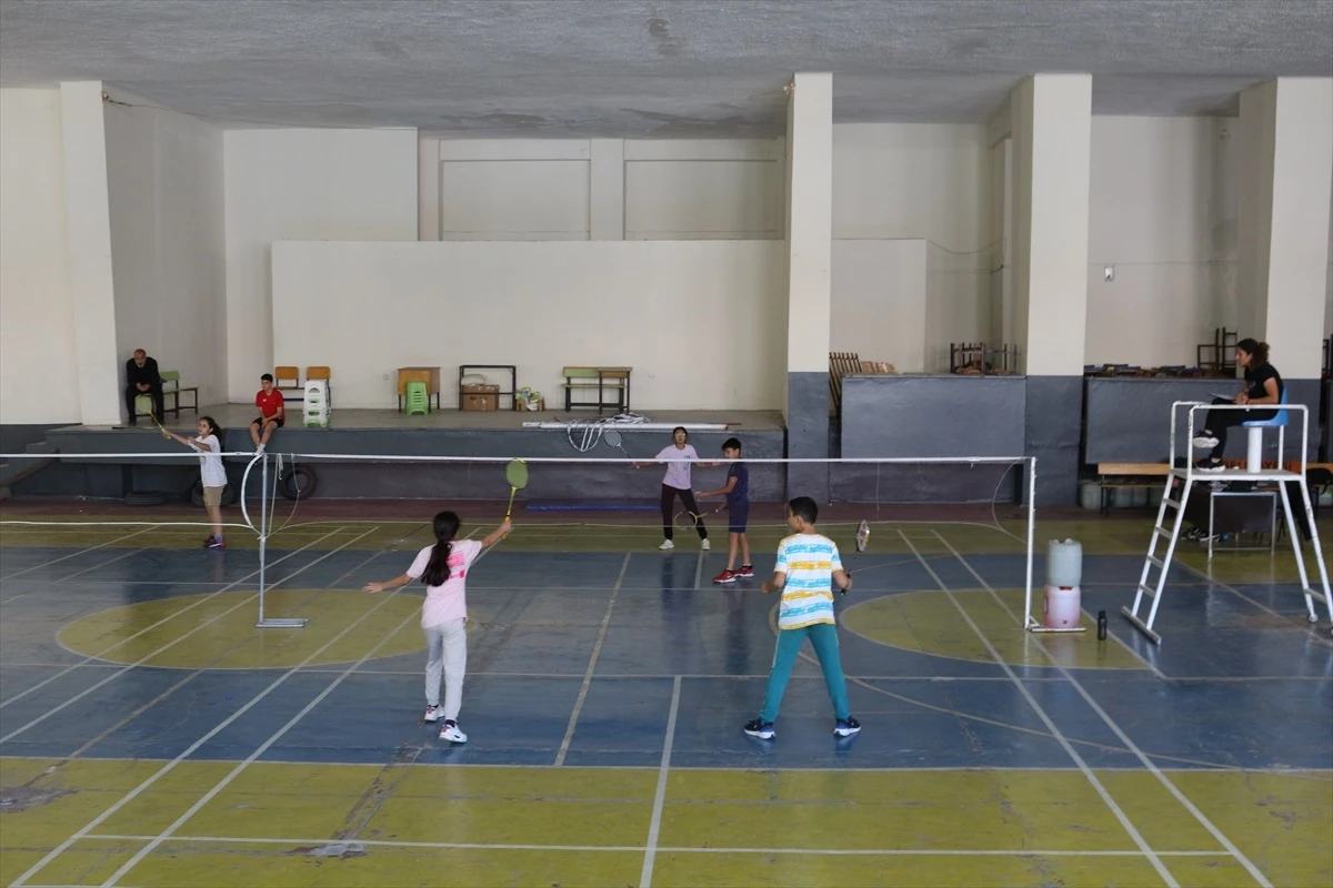 Dörtyol\'da Gençlik Haftası kapsamında badminton turnuvası düzenlendi