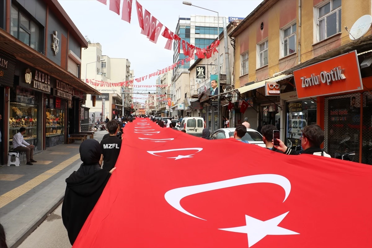 Kilis Gençlik Haftası etkinlikleri kapsamında yürüyüş düzenlendi