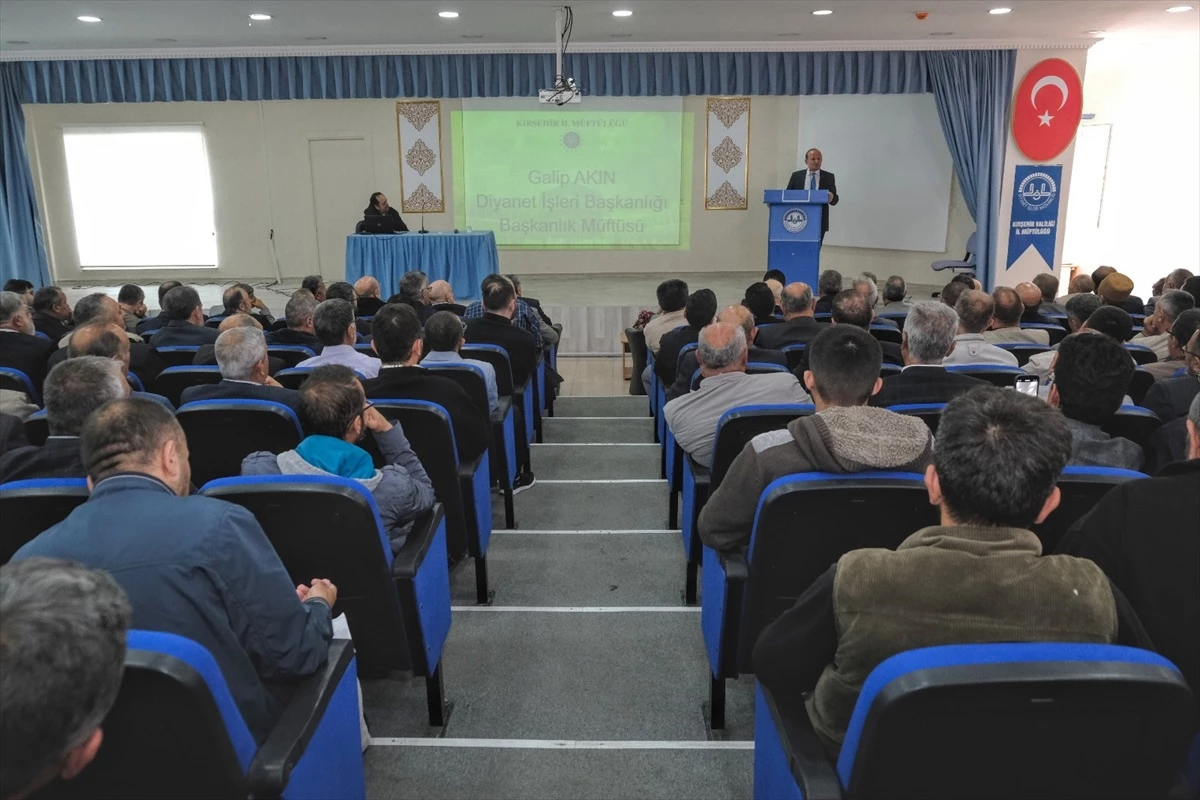 Kırşehir İl Müftülüğü, din görevlilerine vekalet yoluyla kurban kesim organizasyonu ve yaz Kur\'an kurslarıyla ilgili seminer verdi