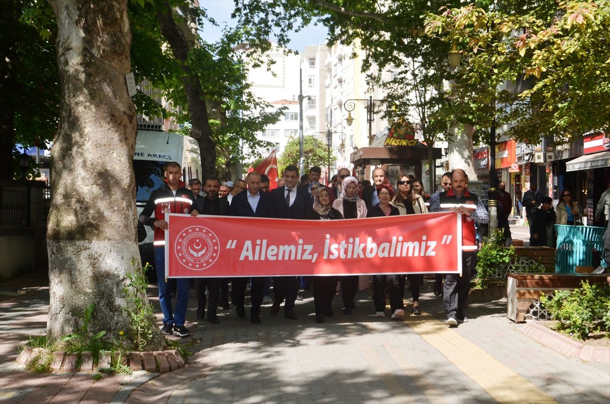 Kütahya\'da Aile Haftası etkinlikleri kapsamında yürüyüş düzenlendi
