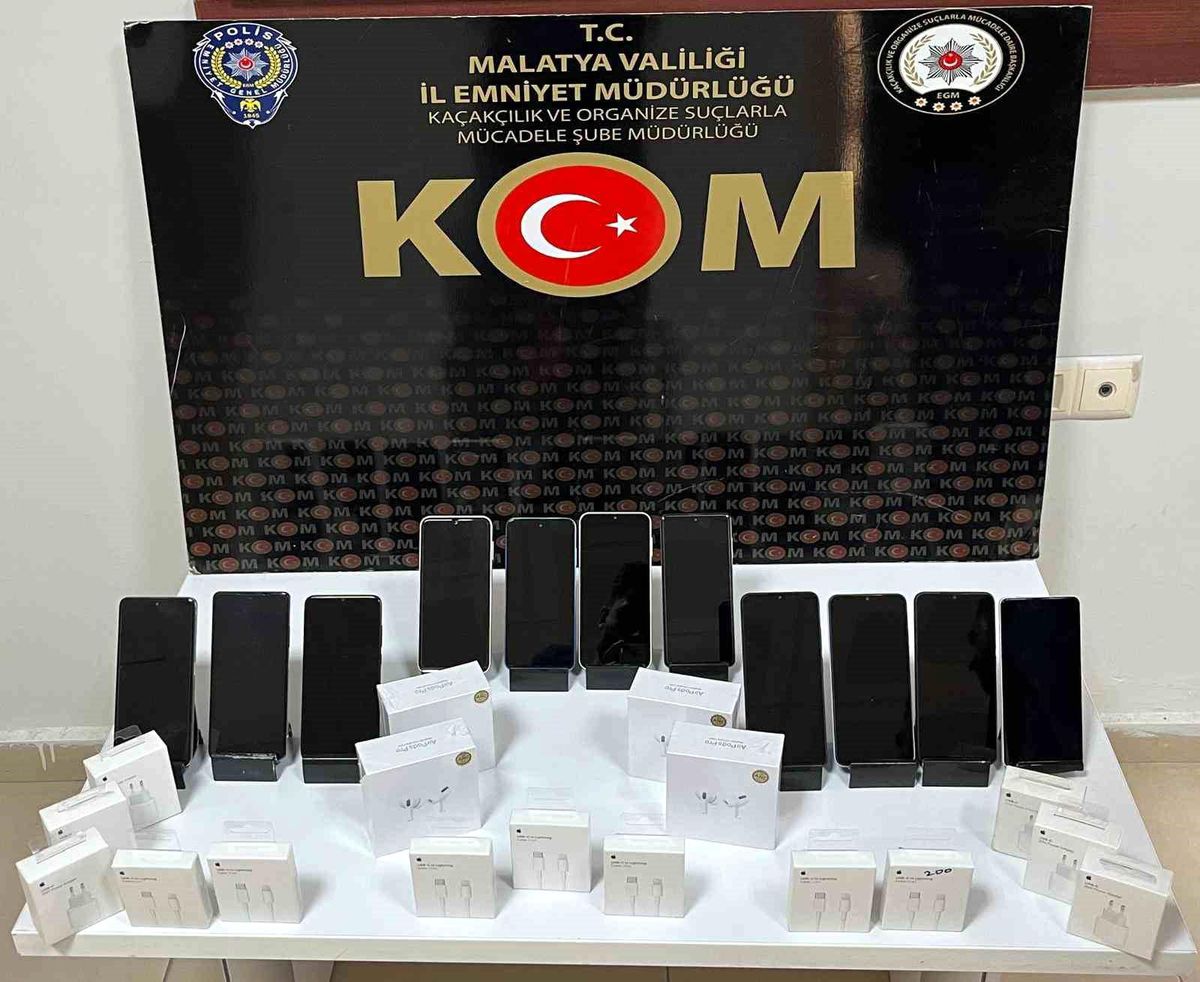 Malatya\'da Gümrük Kaçağı Cep Telefonları Ele Geçirildi
