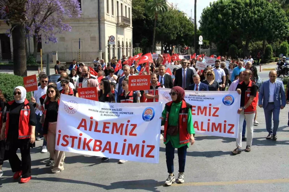 Mersin\'de \'Ailemiz İstikbalimiz\' Temalı Kortej Yürüyüşü Gerçekleştirildi