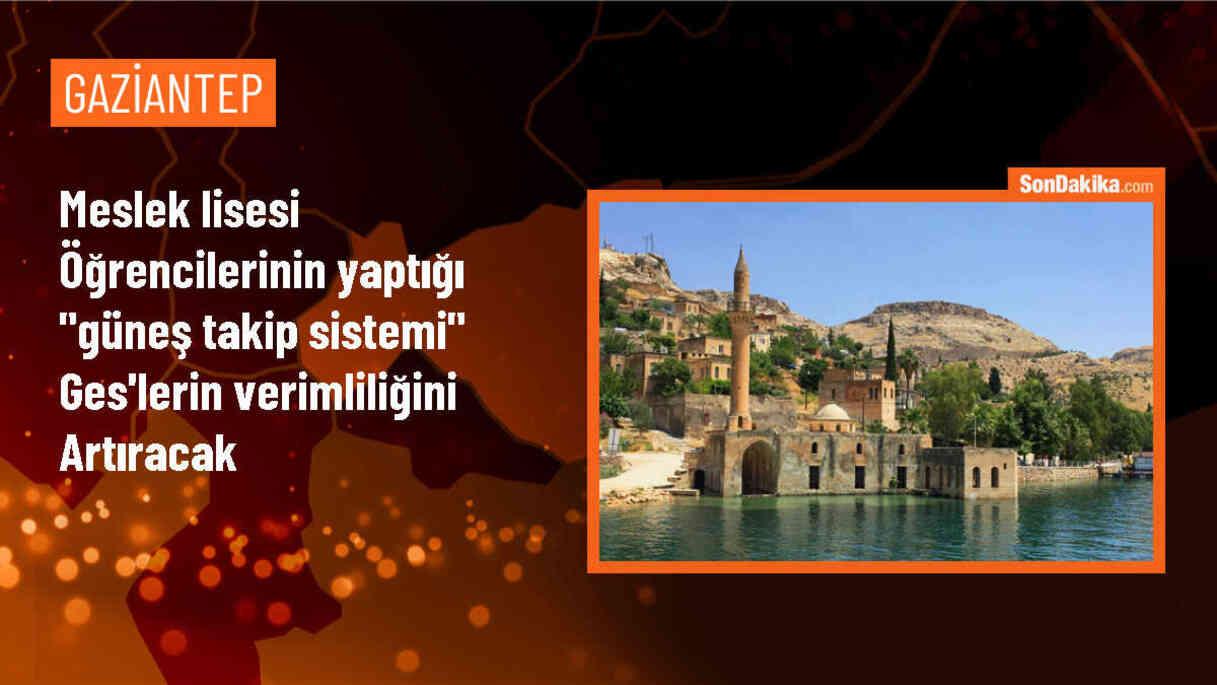 Gaziantep\'te öğrenciler güneş enerjisi santrallerinin verimliliğini artırmak için sistem kurdu