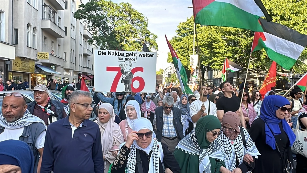 Berlin\'de Filistin\'e Destek Yürüyüşü Düzenlendi