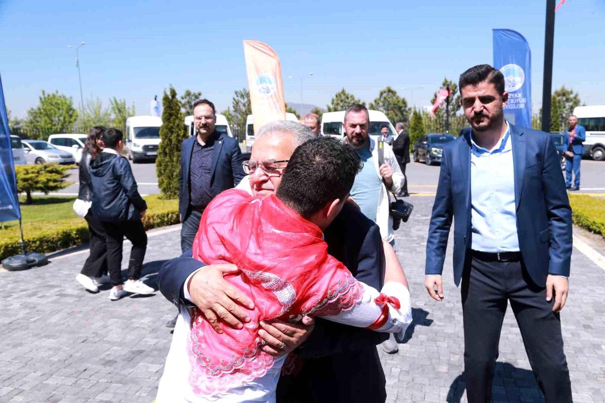 Kayseri Büyükşehir Belediye Başkanı Engelli Gençlerin Askerlik Kınasına Katıldı