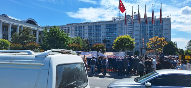 Özel halk otobüsü esnafı İBB'ye protesto düzenledi