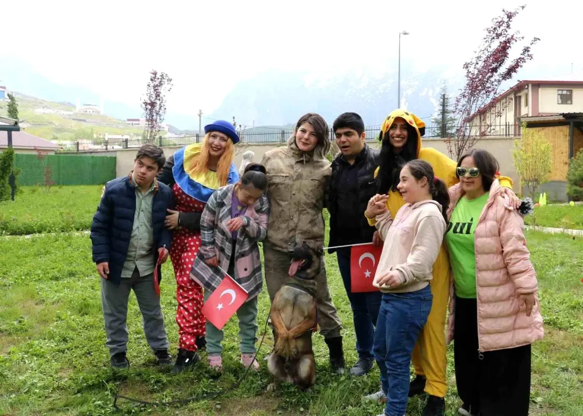 Hakkari İl Jandarma Komutanlığı Engelliler Haftası\'nda Öğrencileri Misafir Etti