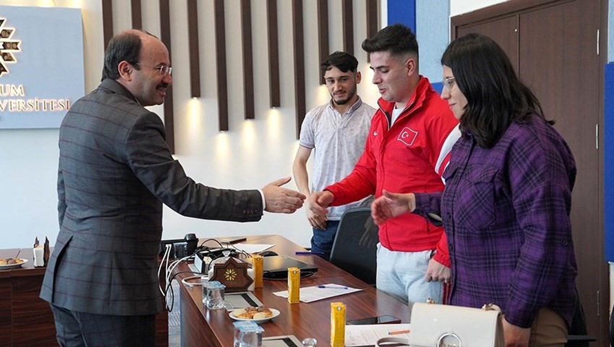 ETÜ Rektörü, özel gereksinimli öğrencilerle buluştu