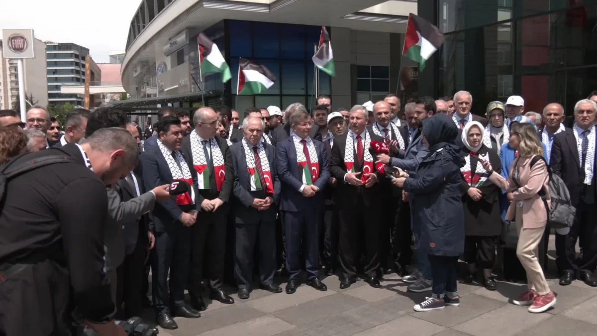 Saadet- Gelecek Grubundan İsrail Büyükelçiliği Önünde Açıklama. Ahmet Davutoğlu: \'Ankara\'da Soykırımcı Diplomatlar İstemiyoruz\'