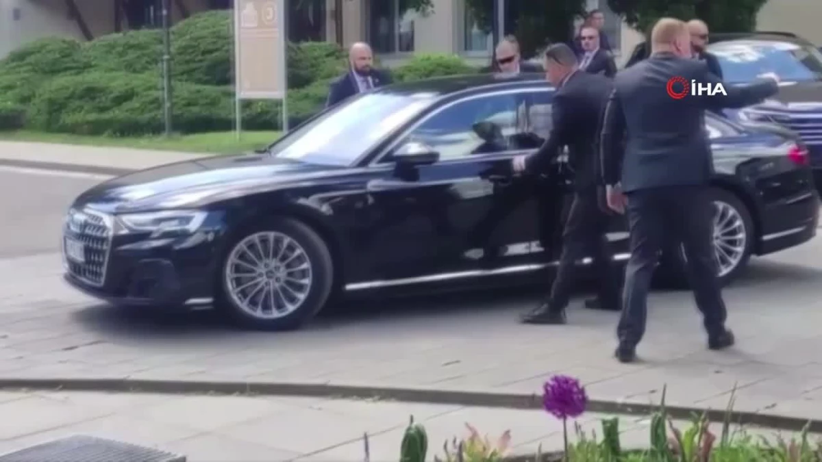 Slovakya Başbakanı Fico, uğradığı suikast girişiminde yaralandı