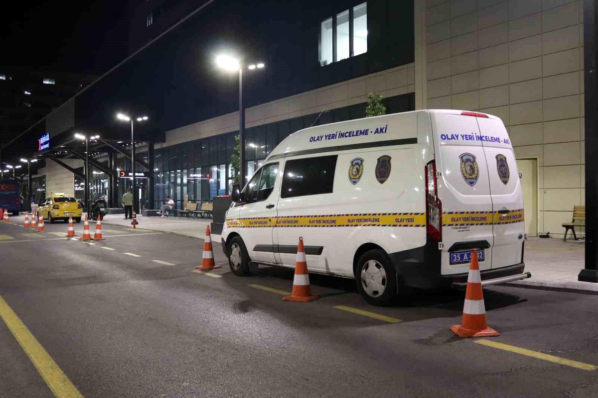 İzmir\'de Sokak Tartışması Kanlı Bitti