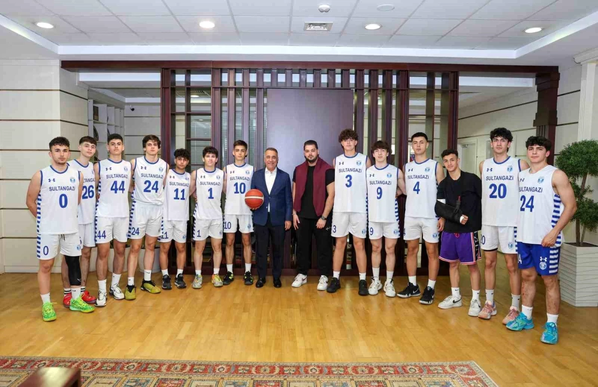 Sultangazi Belediyesi U18 Erkek Basketbol Takımı Başkanı Ziyaret Etti