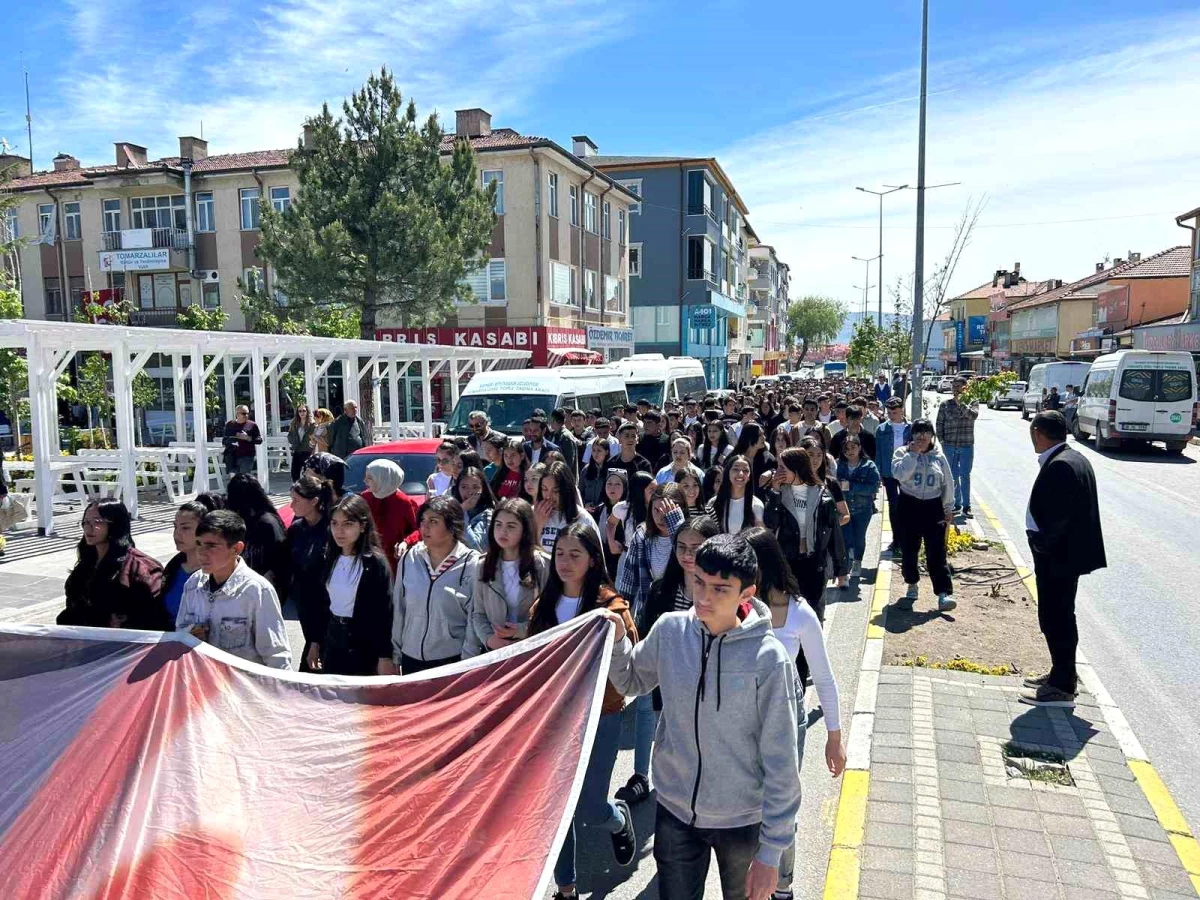 Tomarza\'da Gençlik Yürüyüşü düzenlendi
