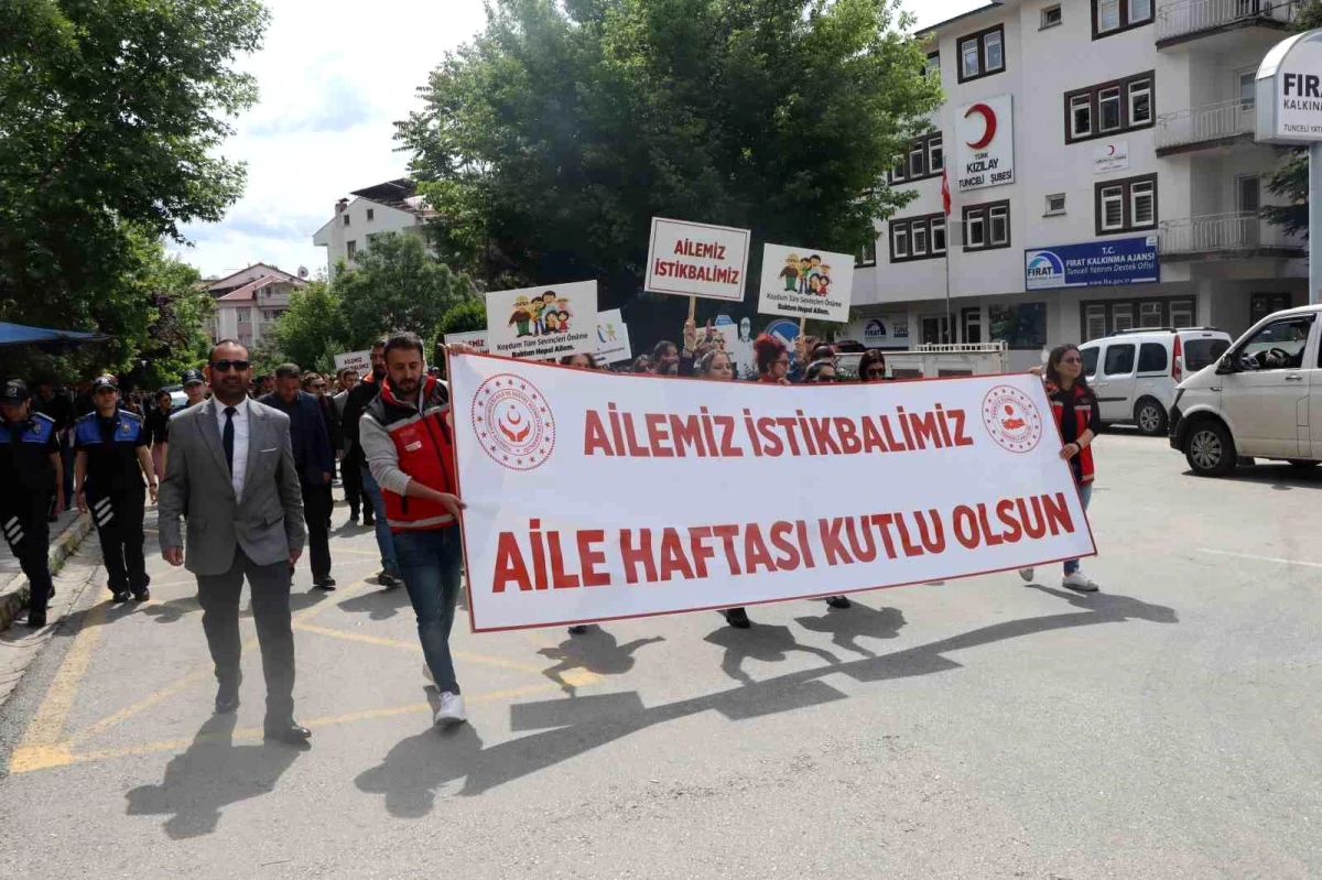 Tunceli\'de Aile Haftası etkinlikleri kapsamında yürüyüş düzenlendi