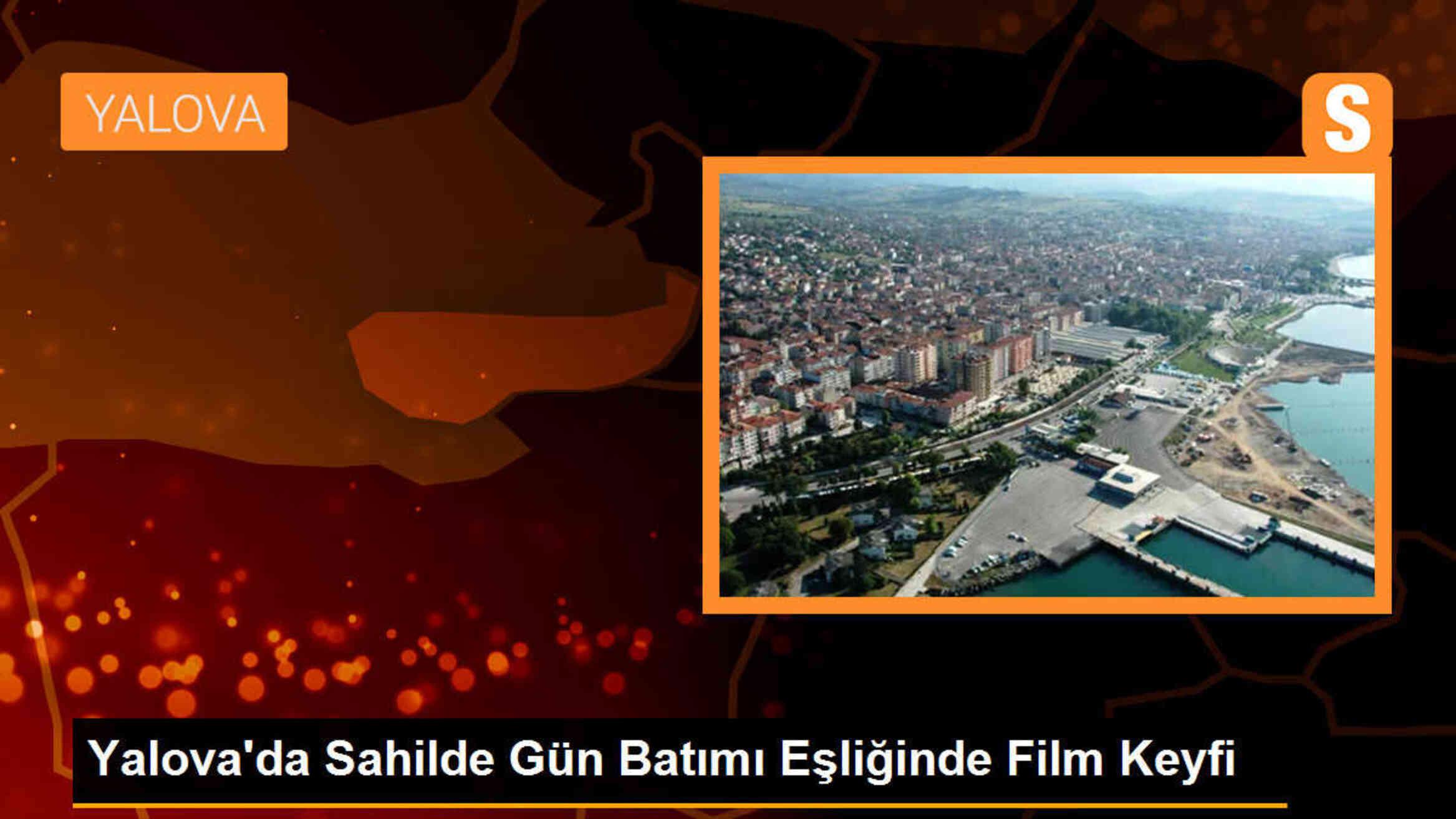 Yalova\'da Gün Batımı Eşliğinde Sahilde Film Keyfi