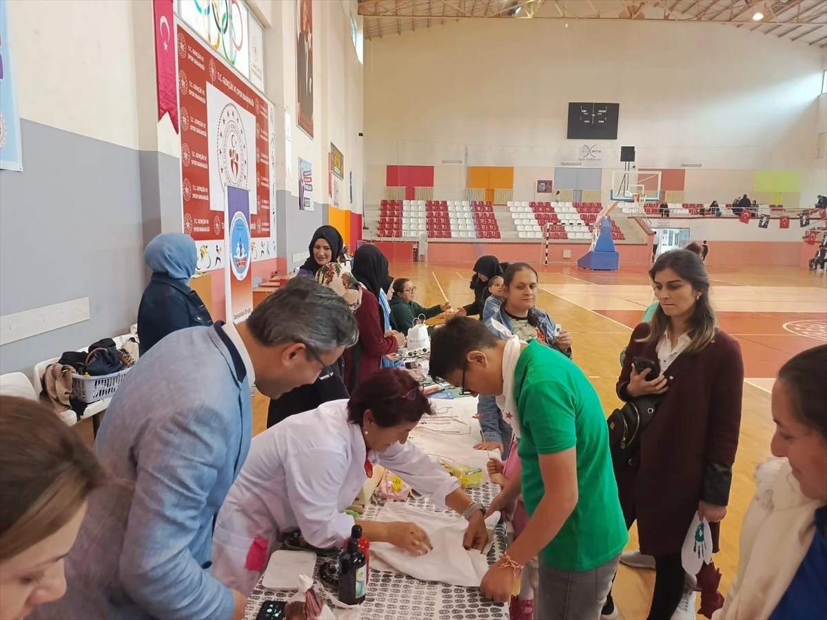 Zonguldak\'ın Karadeniz Ereğli ilçesinde özel gereksinimli öğrenciler el işi çalışmaları gerçekleştirdi