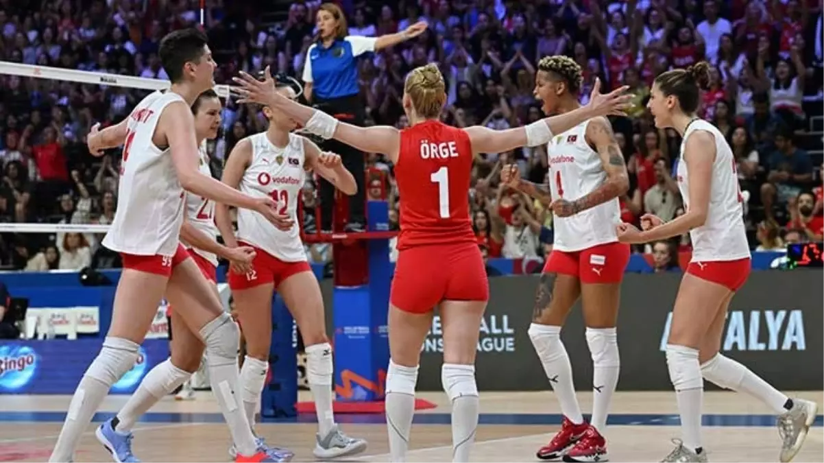 A Milli Kadın Voleybol Takımı, Milletler Ligi\'nde Hollanda\'yı 3-1 yendi