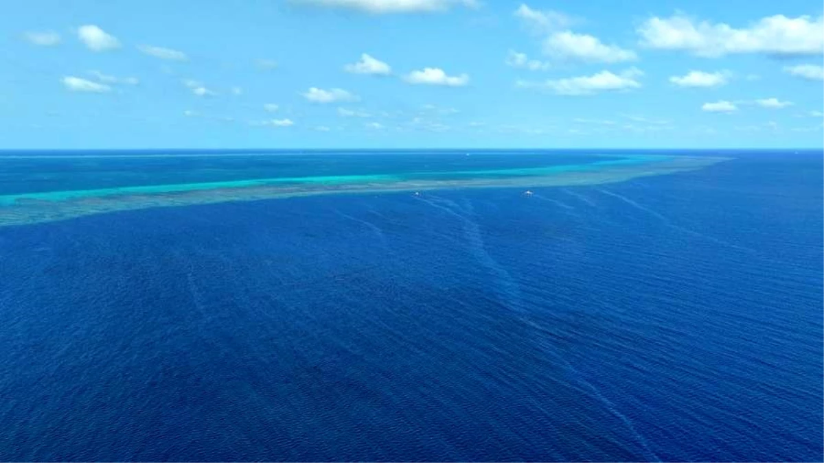 Güney Çin Denizi\'ndeki Huangyan Adası\'nın Havadan Drone Görüntüleri