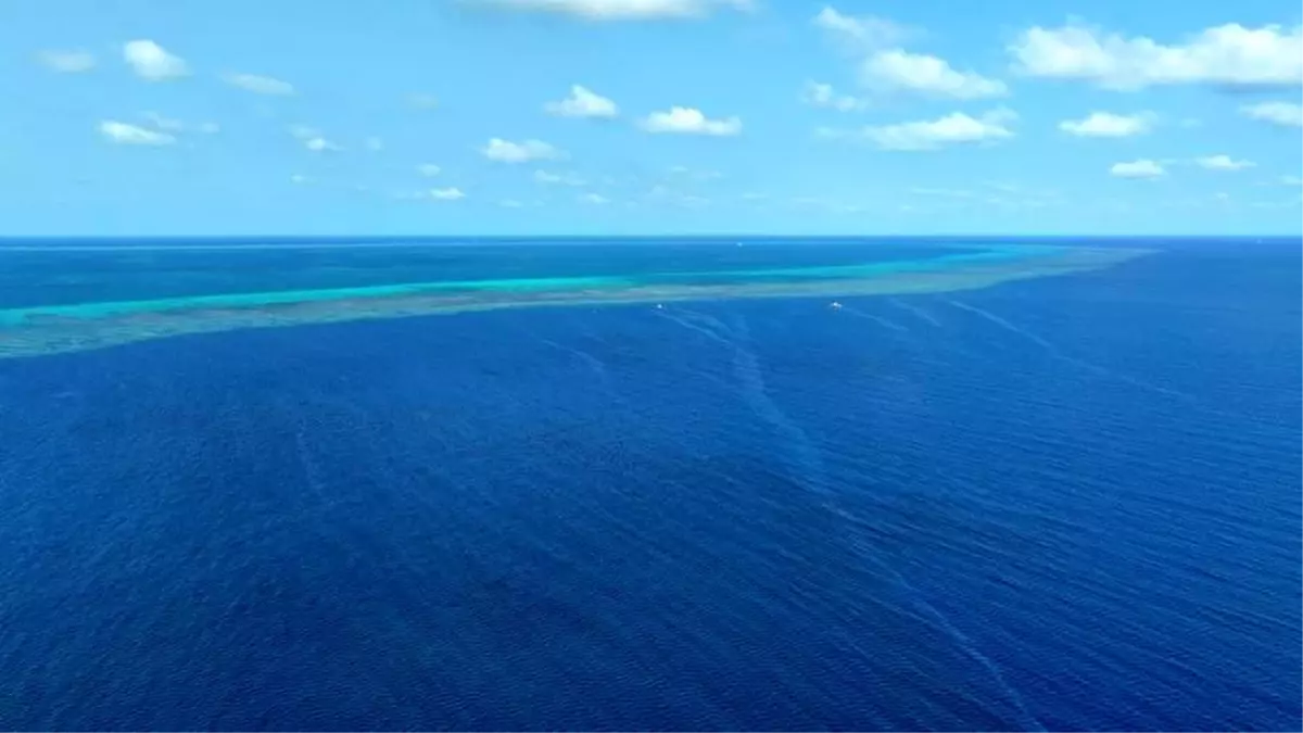 Güney Çin Denizi\'ndeki Huangyan Adası\'nın Havadan Drone Görüntüleri