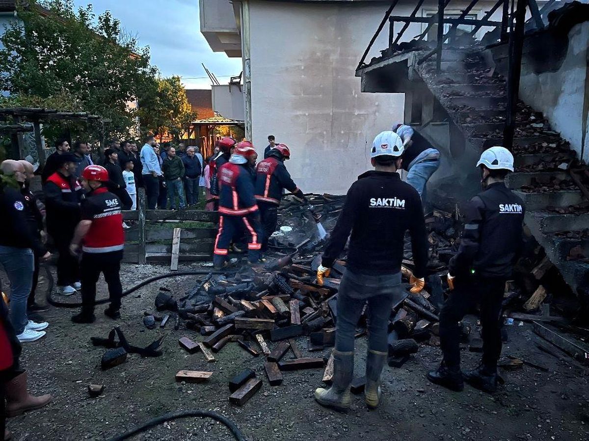 Hendek\'te çıkan yangında ev kullanılamaz hale geldi