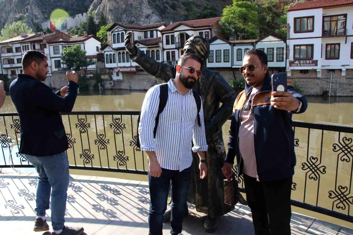 Amasya\'da selfieci şehzade heykeline saldırı