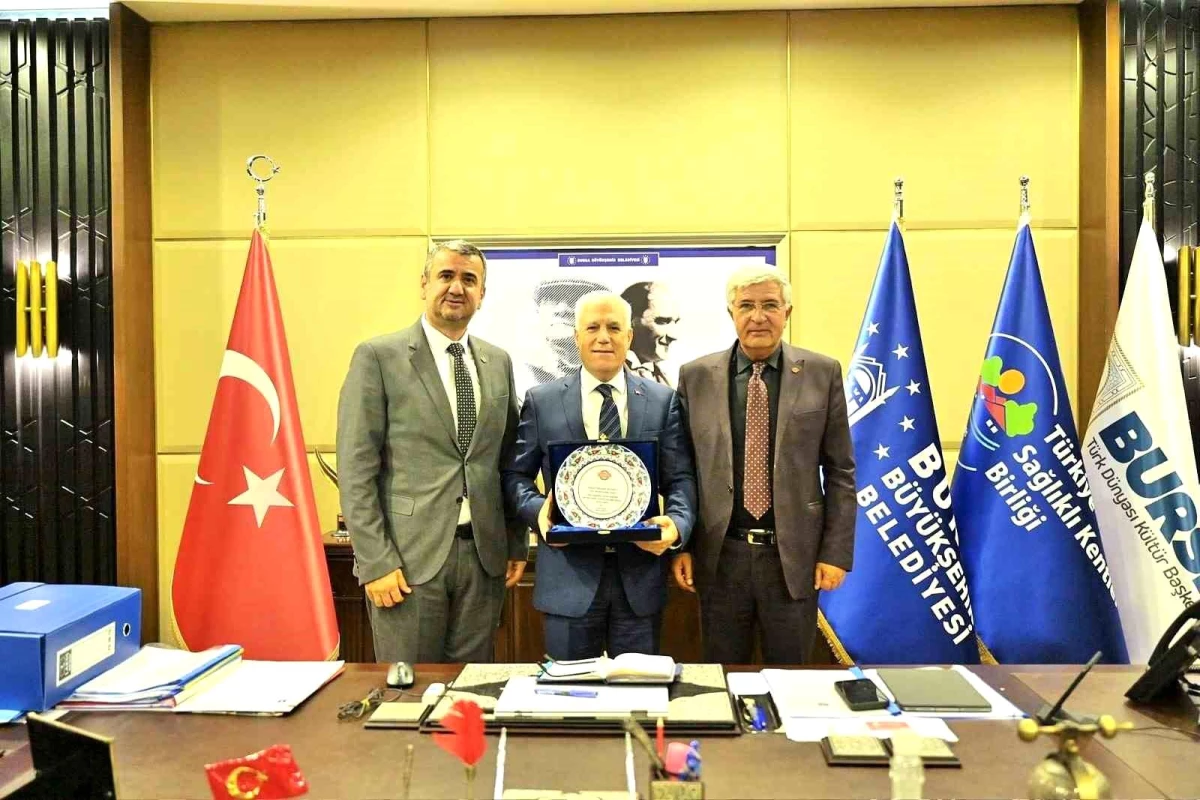 ANASİAD Yönetim Kurulu Üyeleri Bursa Büyükşehir Belediye Başkanı Mustafa Bozbey\'i Ziyaret Etti
